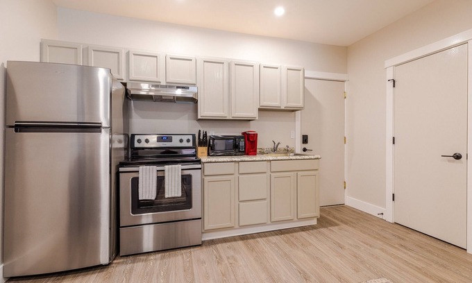 Great Falls Apartment | Updated One Bedroom Furnished Apartment