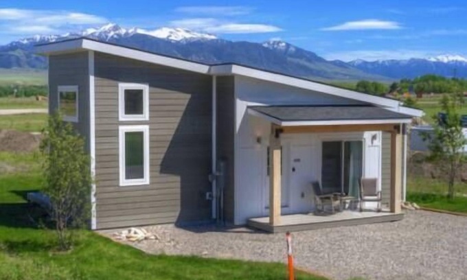 Ennis House | Vujo Villa - Ennis, Montana!