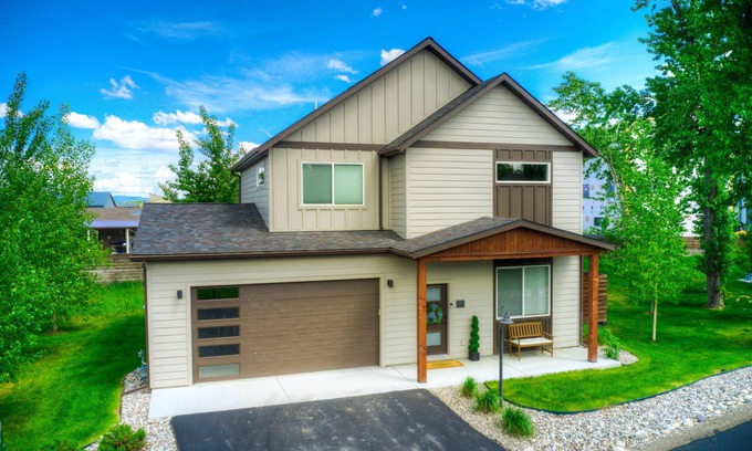Four Corners House | Well-appointed cottage with Gallatin River access