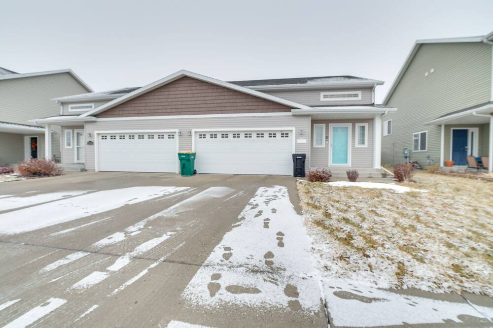 West Fargo House | Pet-Friendly North Dakota Escape w/ Fenced-In Yard
