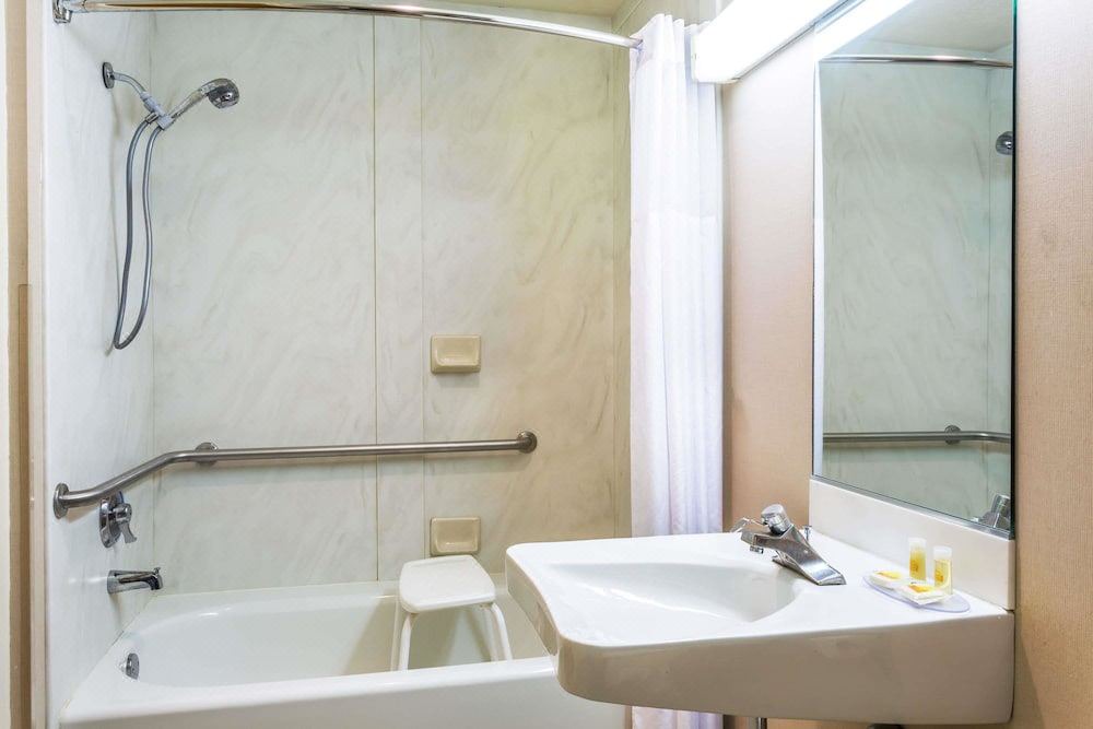 Photo of Bathroom in Logan