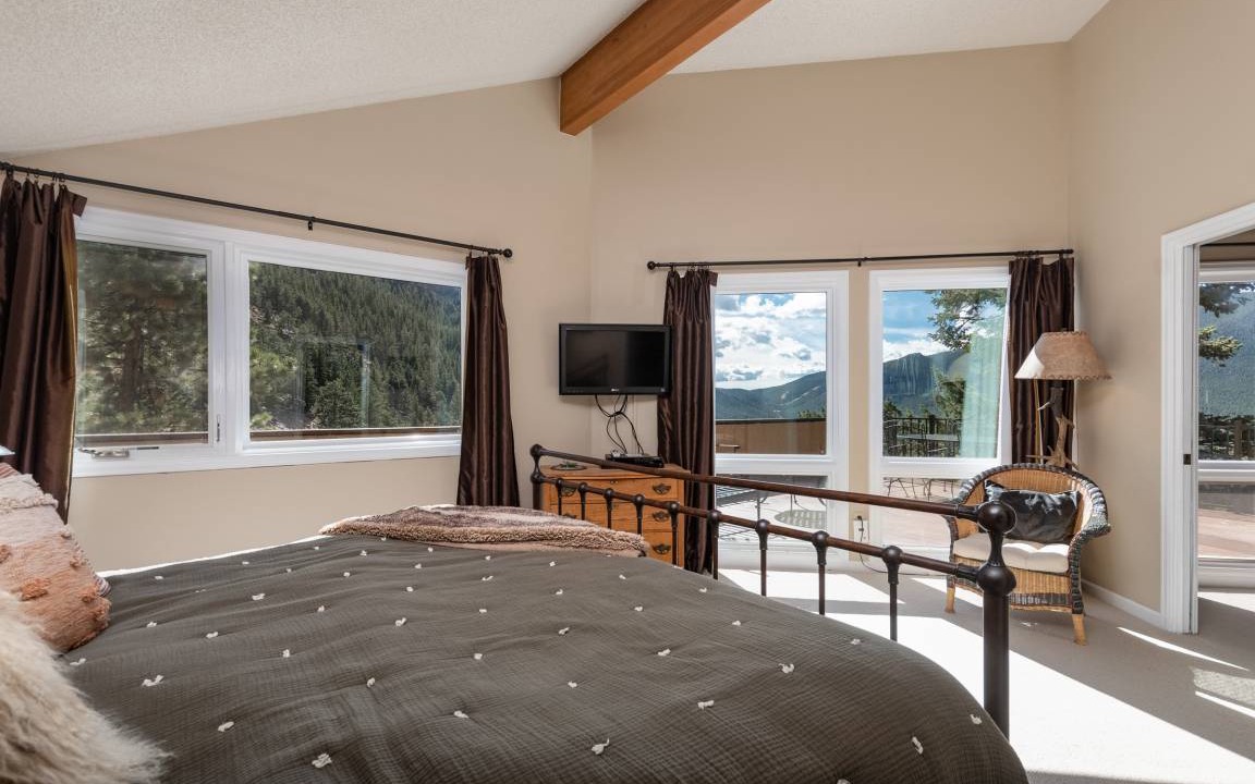 Photo of Bedroom in Windcliff Estates