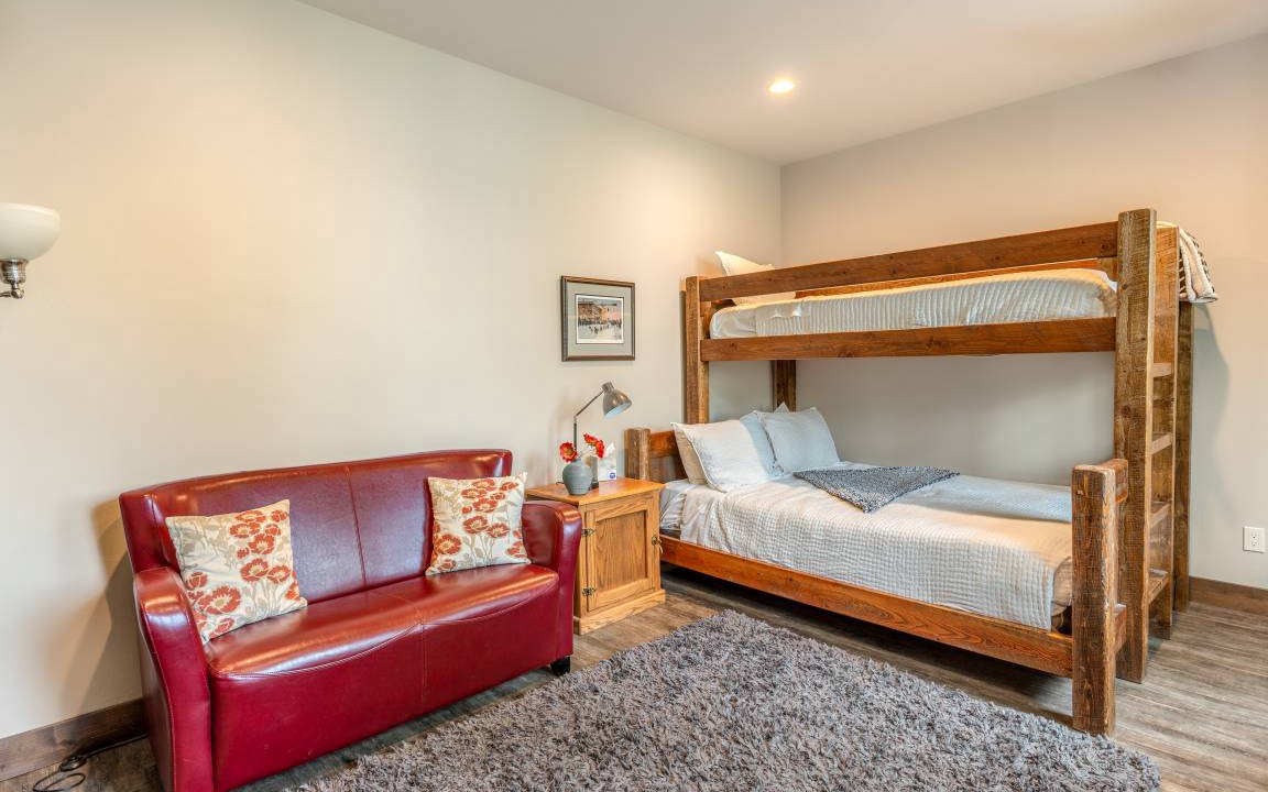 Photo of Bedroom in Lakeside