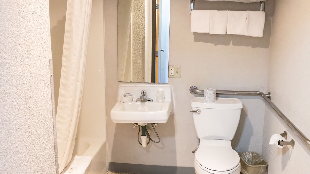 Photo of Bathroom in Gardiner