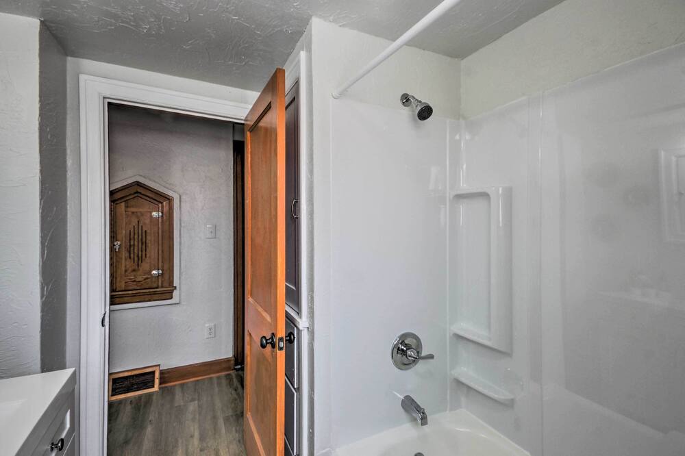 Photo of Bathroom in Laurel