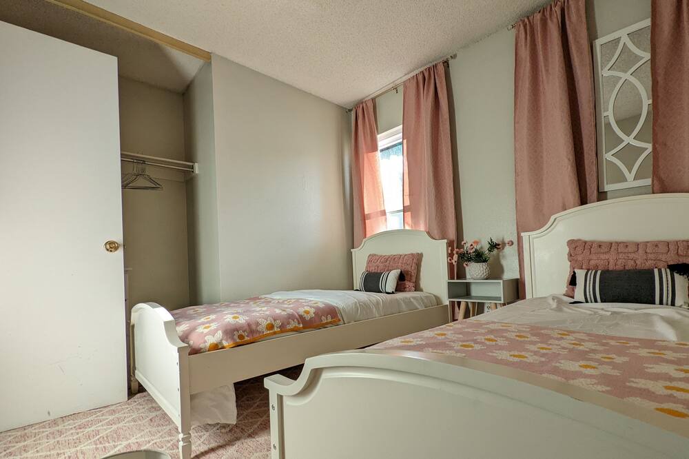 Photo of Bedroom in Suncrest