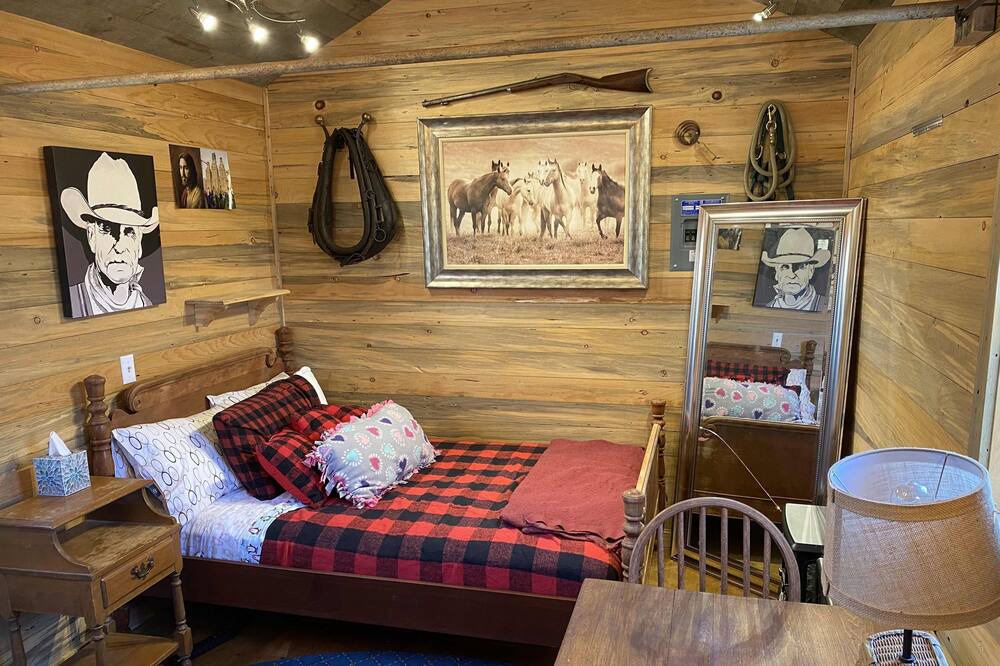 Photo of Bedroom in Absarokee
