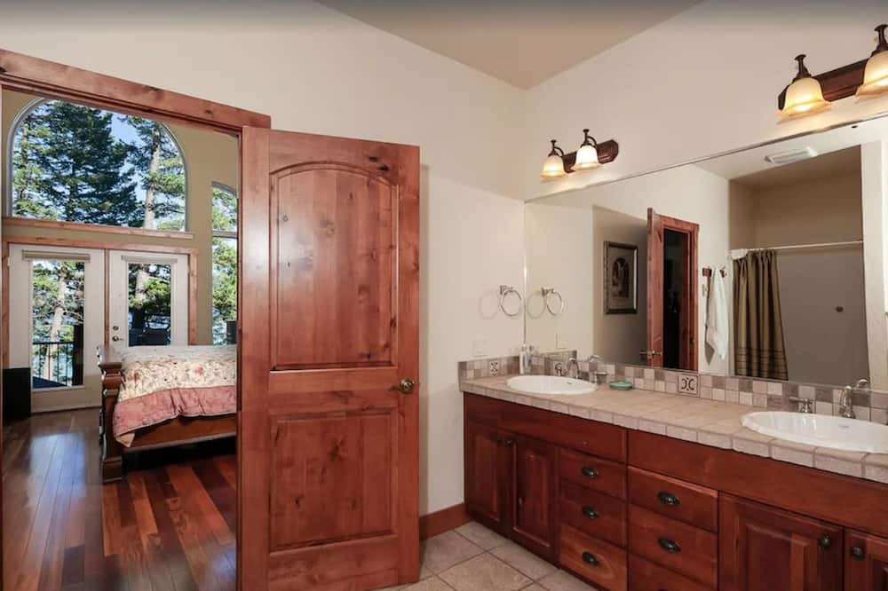 Photo of Bathroom in Marion