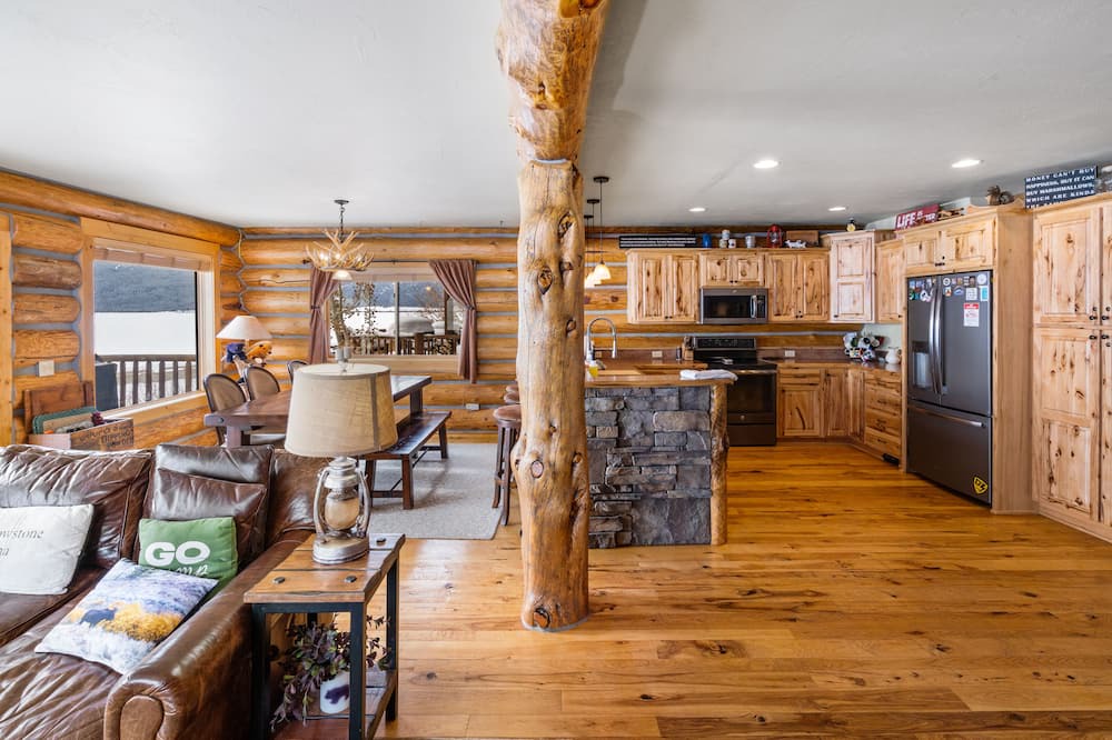 Photo of Bedroom in West Yellowstone