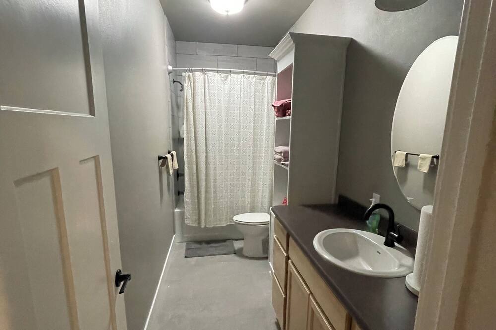 Photo of Bathroom in Edgar
