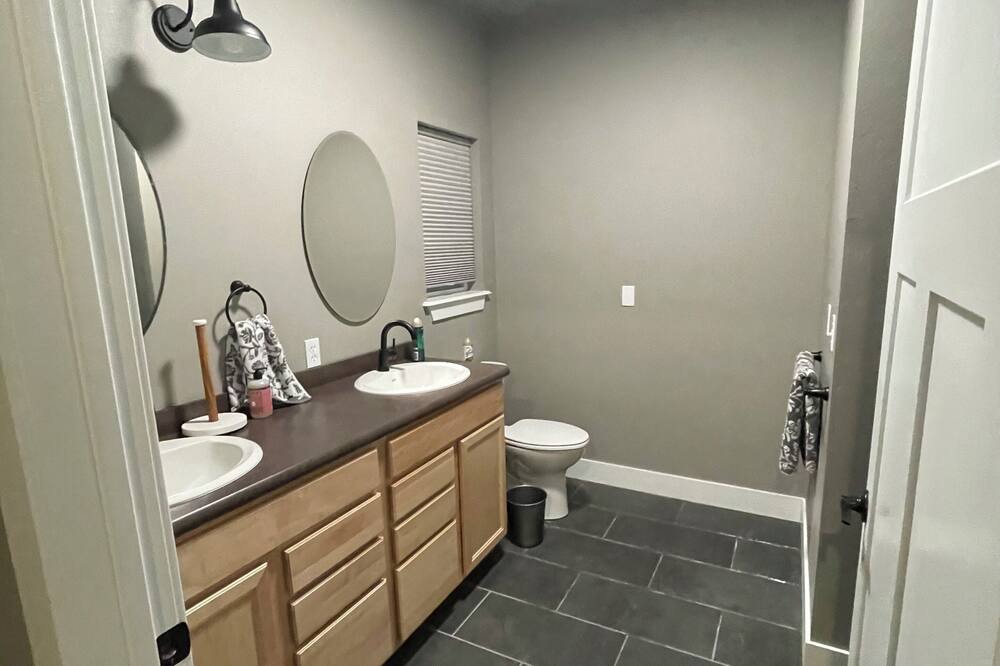 Photo of Bathroom in Edgar