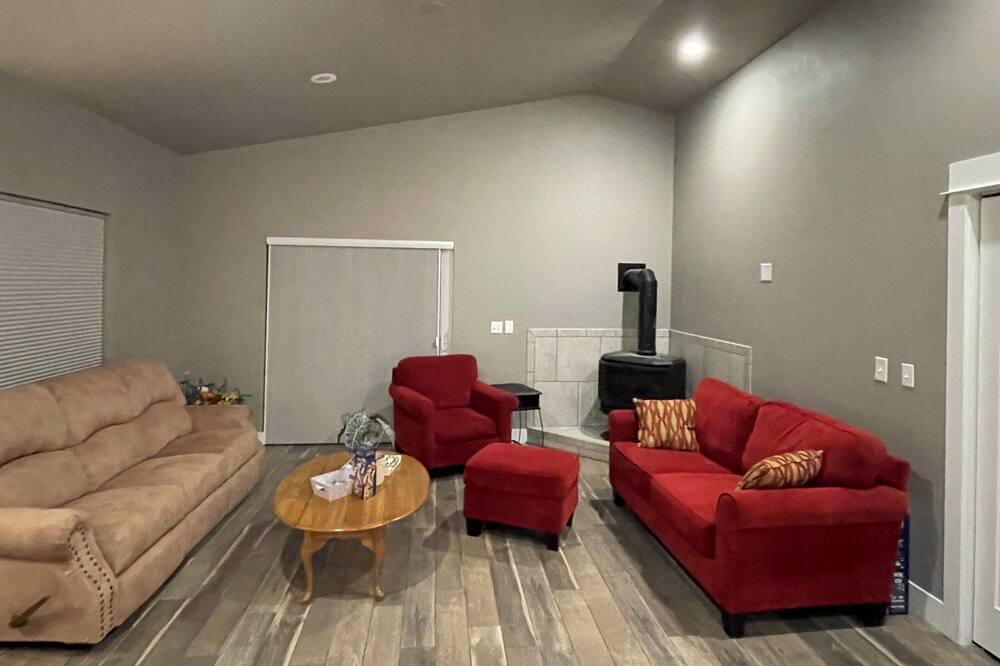 Photo of Livingroom in Edgar