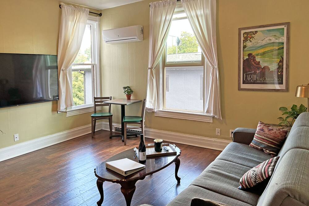 Photo of Livingroom in Riverfront