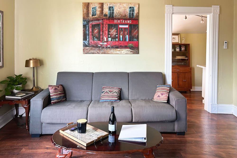 Photo of Livingroom in Riverfront