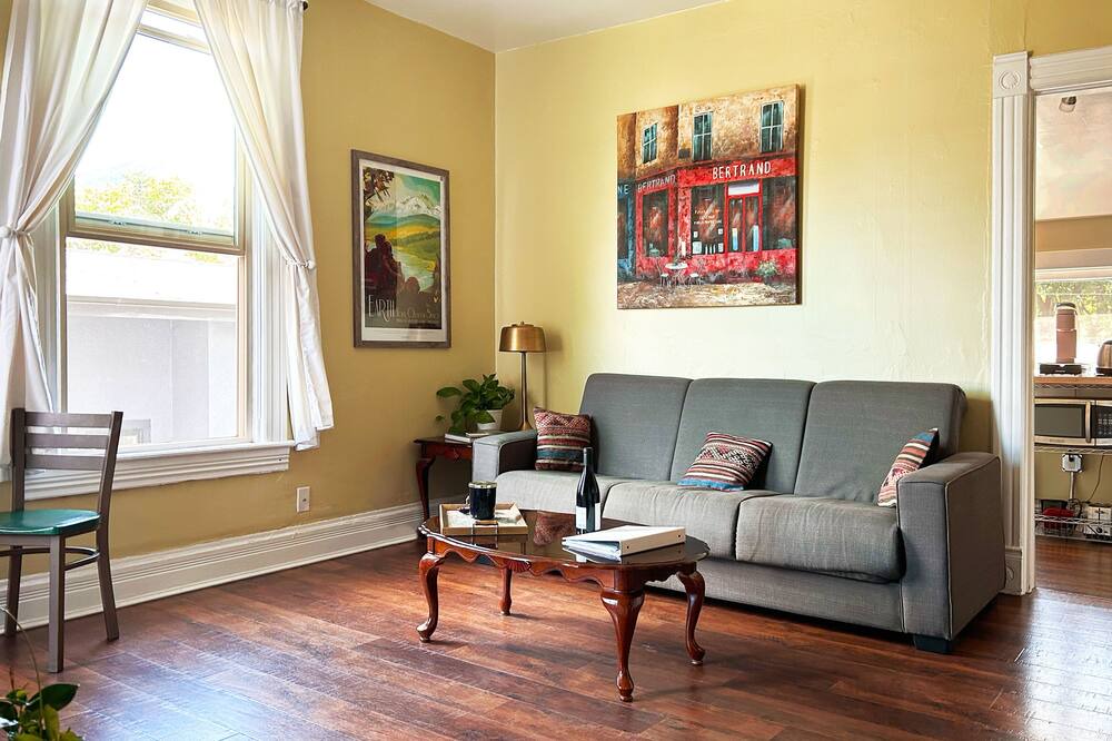 Photo of Livingroom in Riverfront