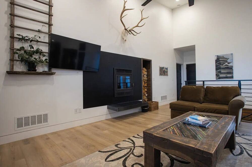 Photo of Livingroom in Three Forks