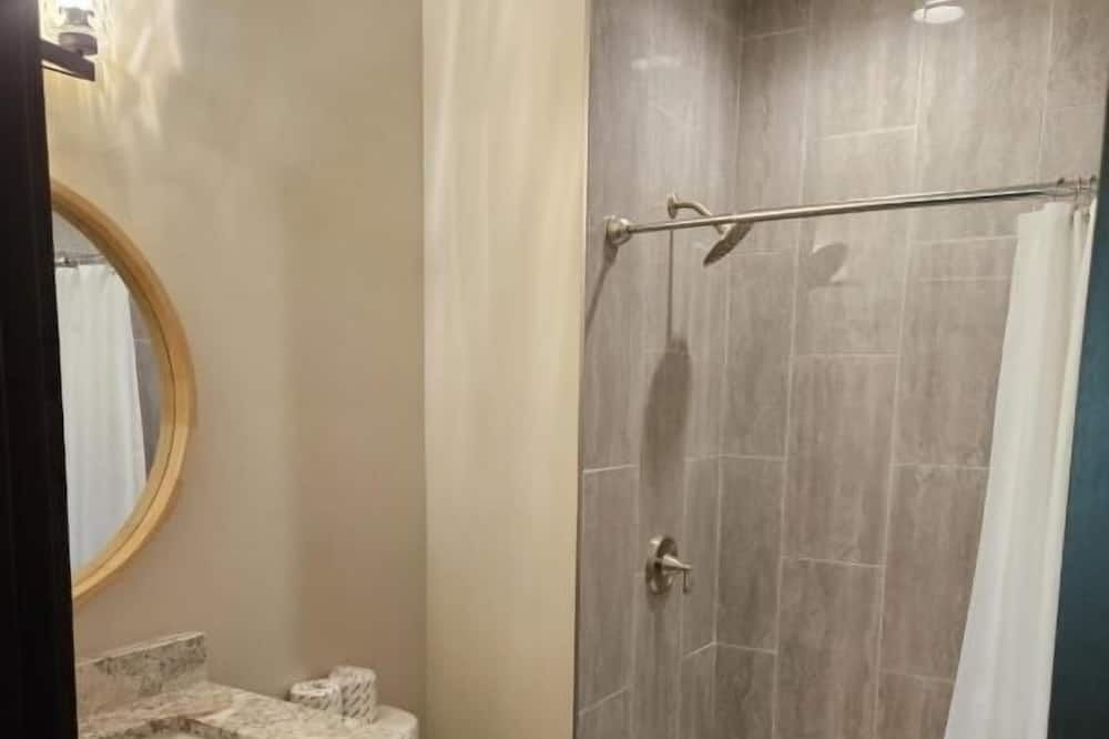 Photo of Bathroom in Gardiner