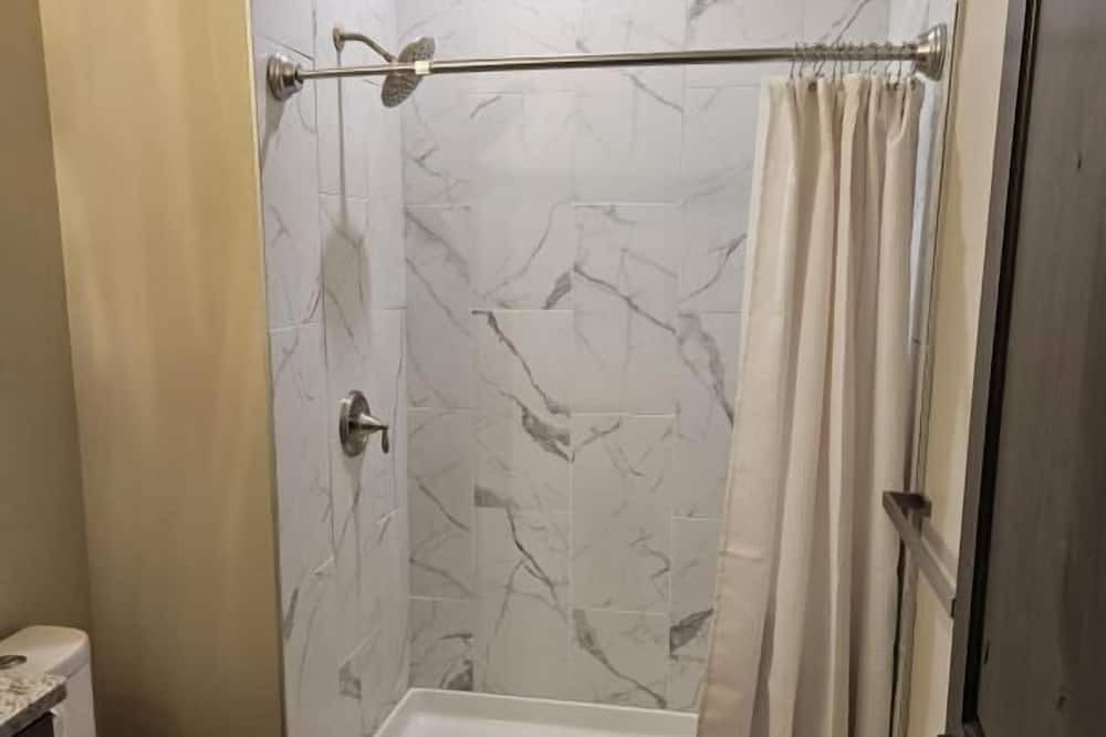 Photo of Bathroom in Gardiner