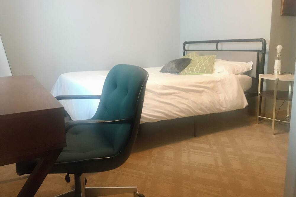 Photo of Bedroom in Lower Rattlesnake