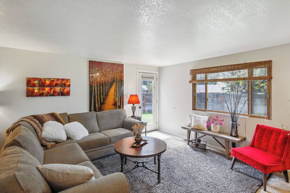 Photo of Livingroom in Heart of Missoula
