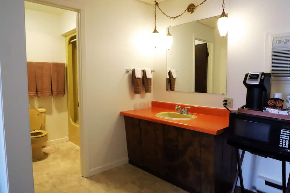 Photo of Bathroom in Roundup