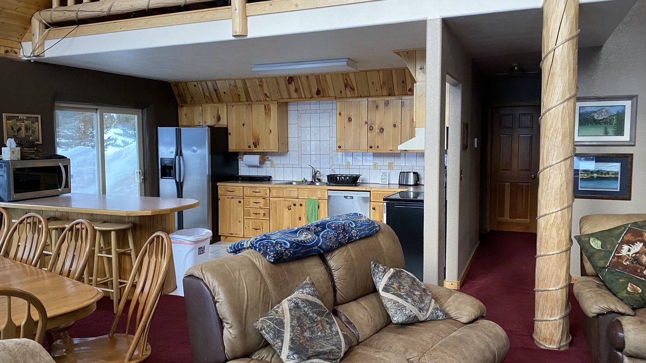 Photo of Livingroom in West Yellowstone