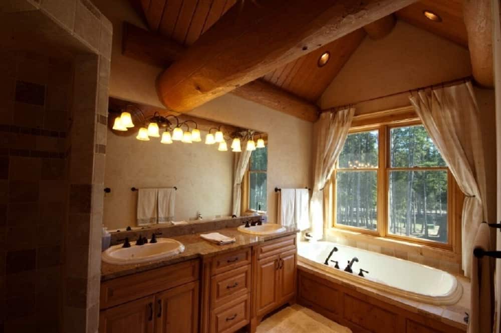 Photo of Bathroom in Marion