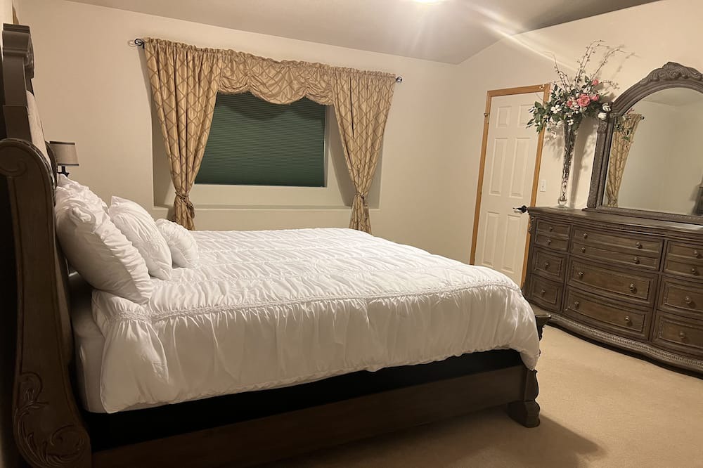 Photo of Bedroom in Miller Creek