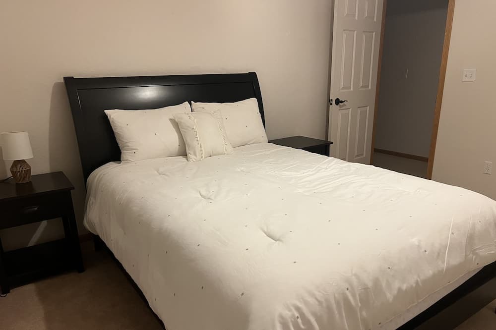 Photo of Bedroom in Miller Creek
