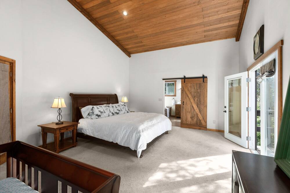 Photo of Bedroom in East Glacier Park