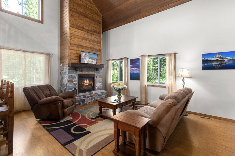 Photo of Livingroom in East Glacier Park