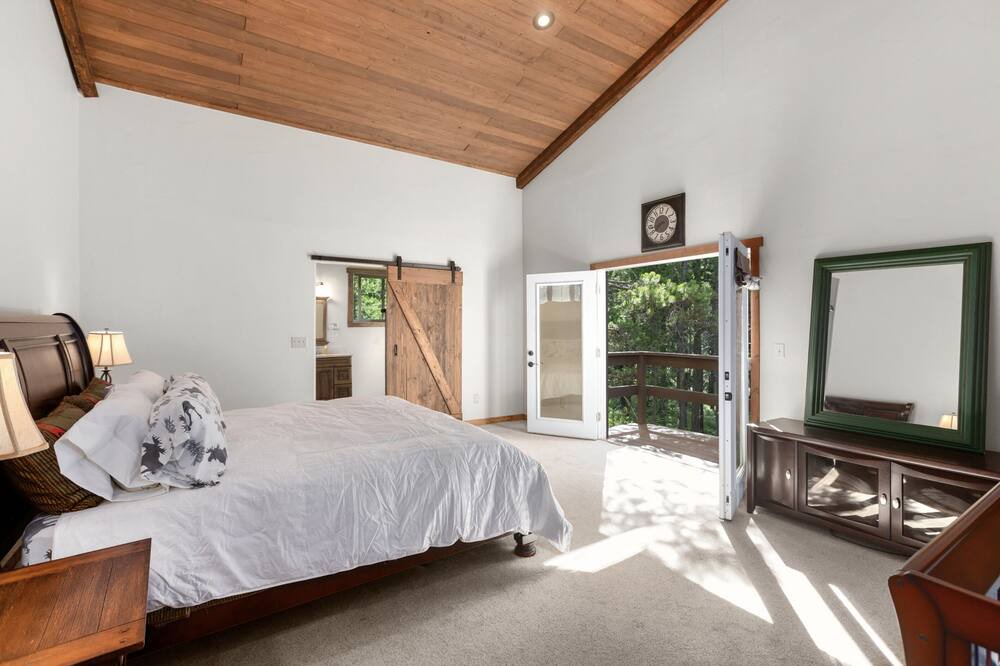 Photo of Bedroom in East Glacier Park