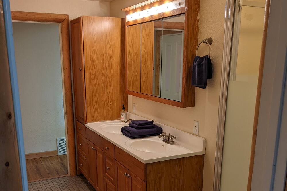 Photo of Bathroom in Grantsdale