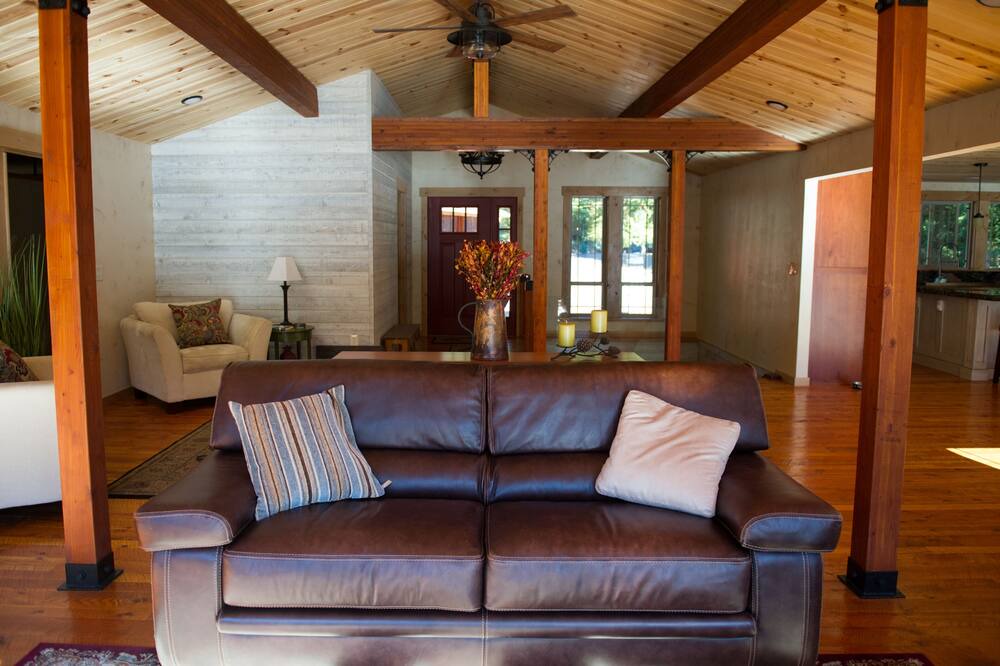 Photo of Livingroom in Troy