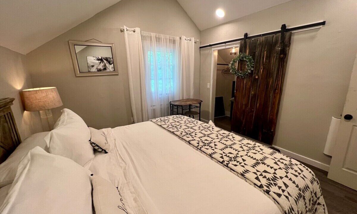 Photo of Others in Helena