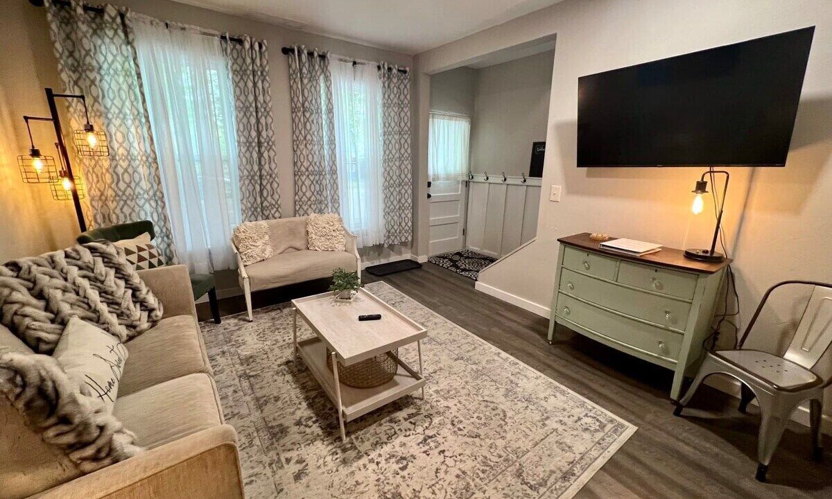 Photo of Others in Helena