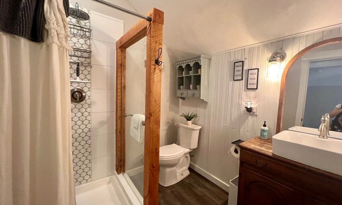 Photo of Others in Helena