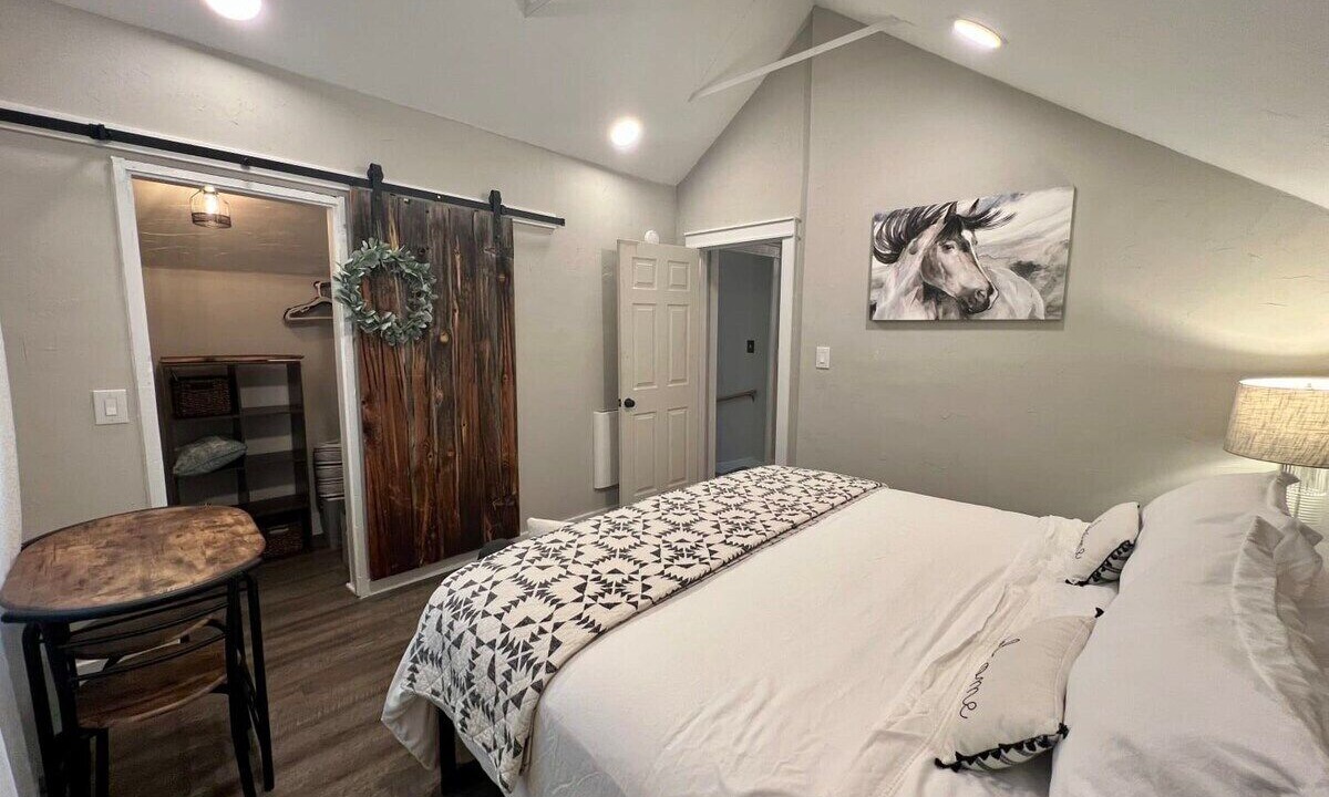 Photo of Others in Helena