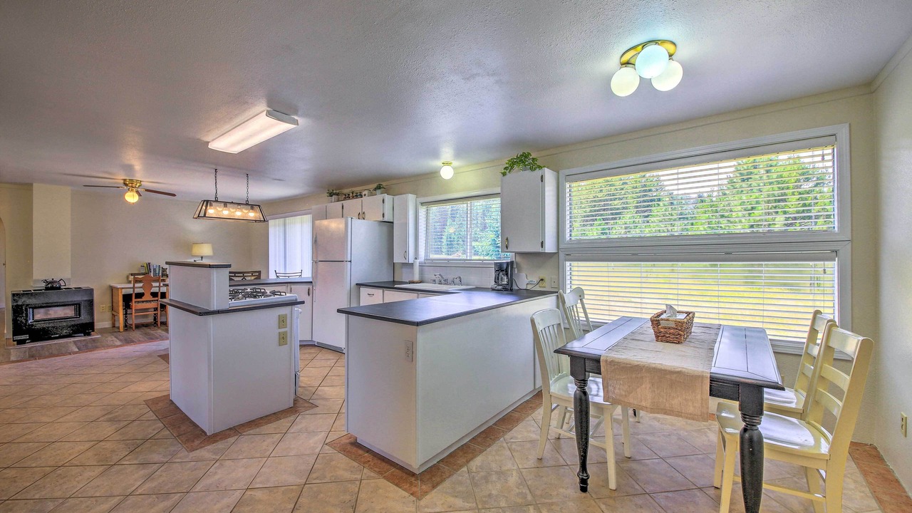 Photo of Kitchen in White Pine