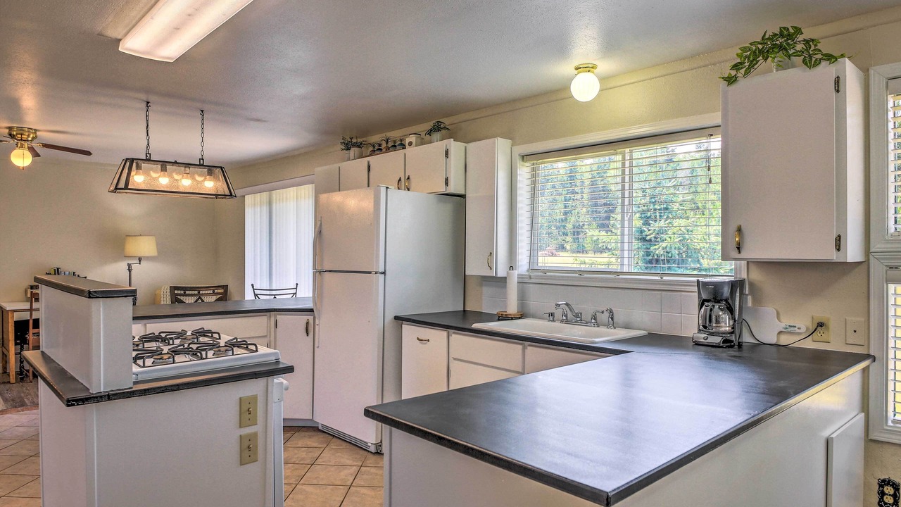 Photo of Kitchen in White Pine