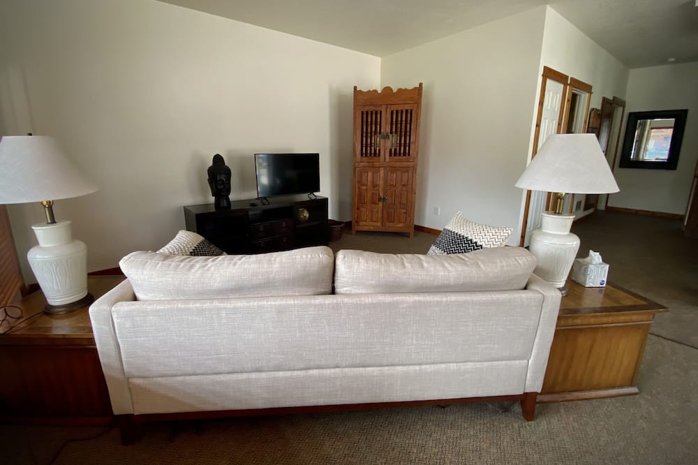 Photo of Livingroom in Darby