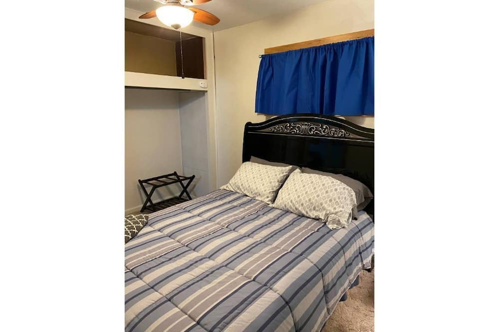 Photo of Bedroom in Winnett