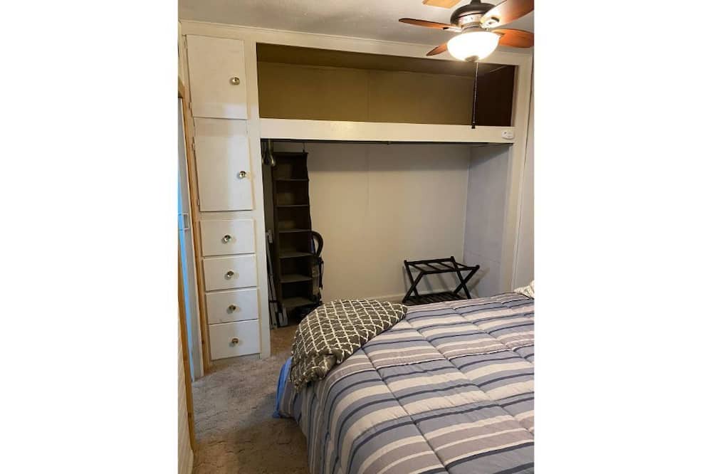 Photo of Bedroom in Winnett