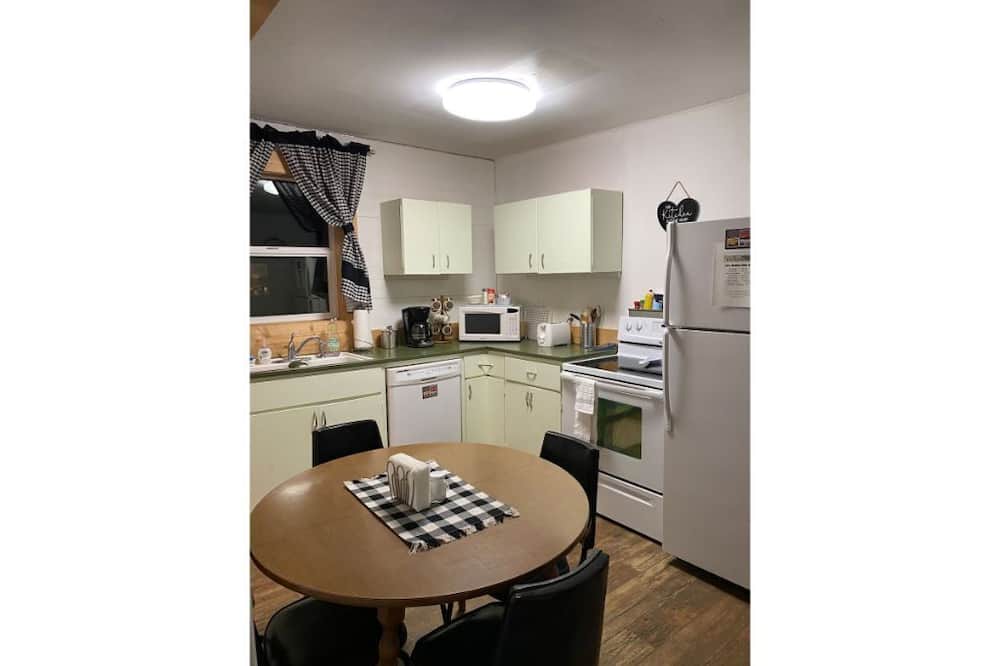 Photo of Kitchen in Winnett