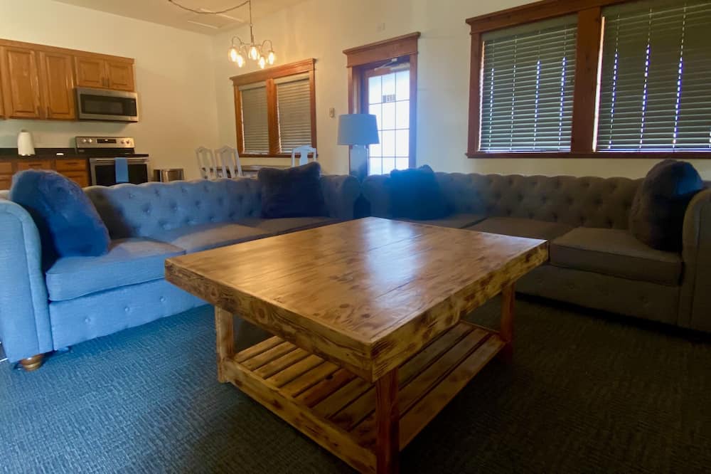 Photo of Livingroom in Darby