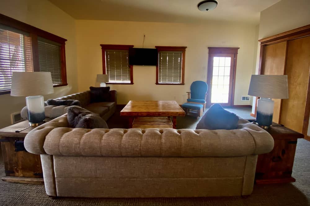 Photo of Livingroom in Darby