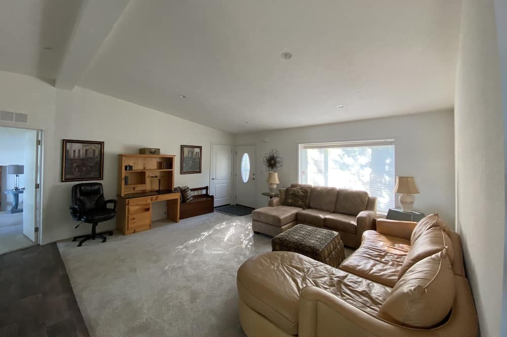 Photo of Livingroom in Battle Lake