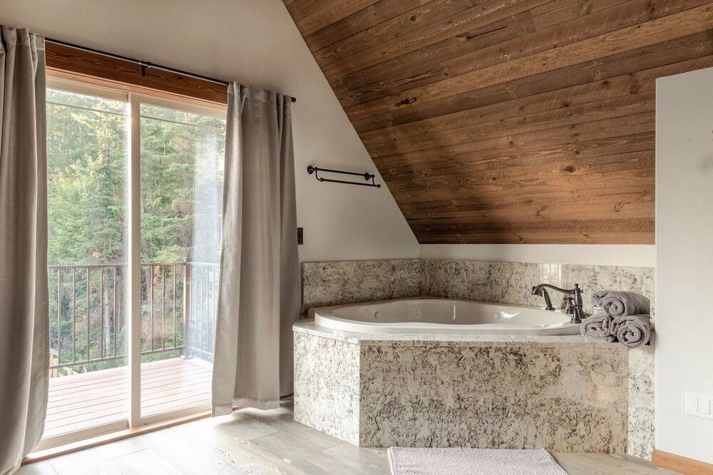 Photo of Bathroom in Marion
