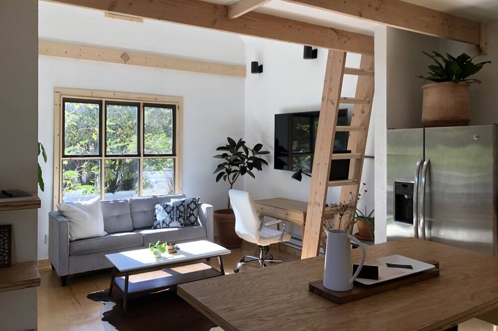 Photo of Livingroom in Westside