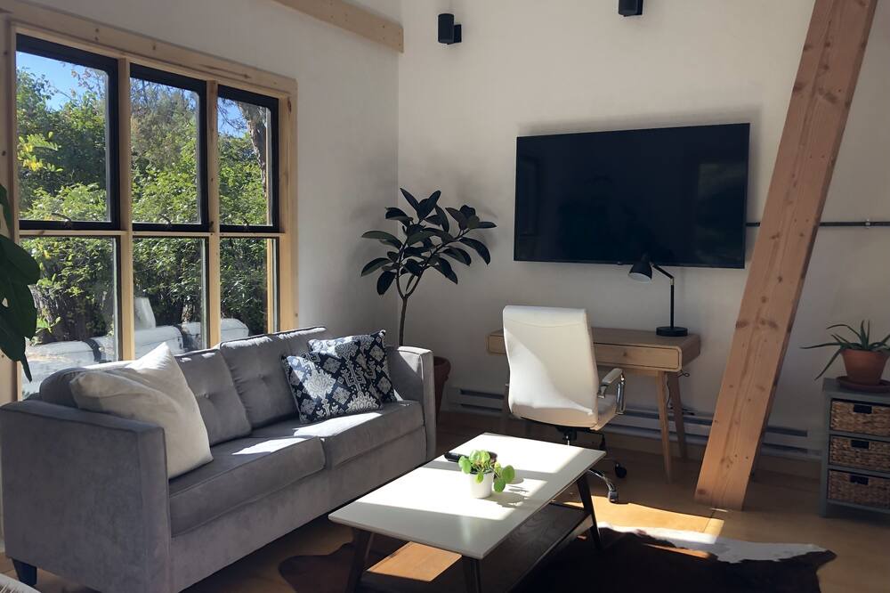 Photo of Livingroom in Westside